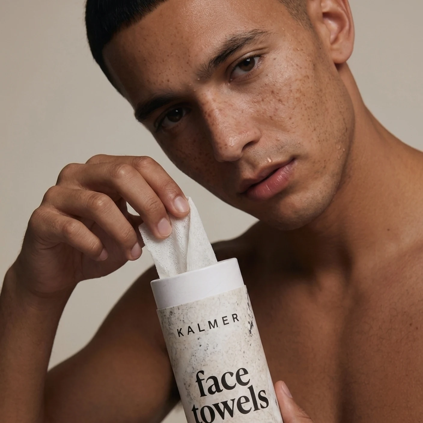 Soft KALMER single-use towel texture